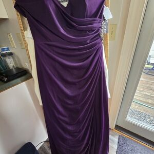 N​WT Xscape by Joanna Chen Petite Purple Ruched Gown Rhinestone Detail Size 12P